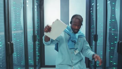 Dynamic and Engaging Performer Making Waves Within the Exciting Modern Data Center Environment Today