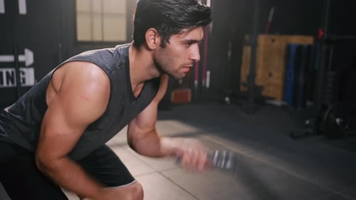 Entrenamiento para deportistas con cuerda de batalla para quemar grasa