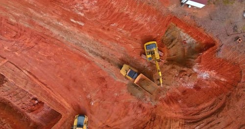 Excavator Filling Construction Truck with Dirt