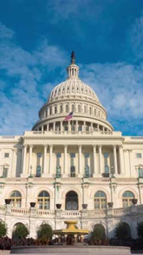 Vertical time lapse video of the United states capitol building, Washington DC, USA.