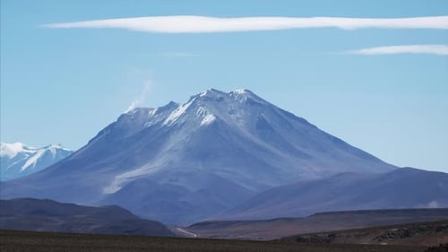 Montagnes enneigées de l'Altiplano bolivien