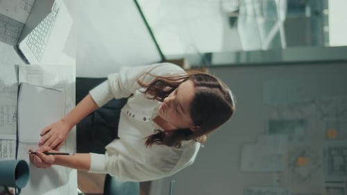 Vertical Video A Female Architect Turns Her Ideas Into Reality Creating Unique