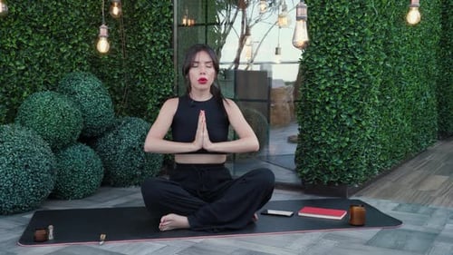Frauenmeditation Karemat