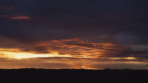 Wunderschöner Zeitraffer-Timelapse-Sonnenaufgang