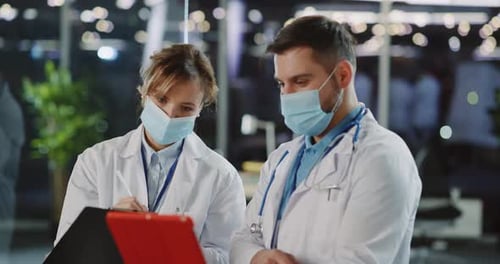 Medical Professionals Discuss Health Data in a Modern Clinic Focused on Collaboration