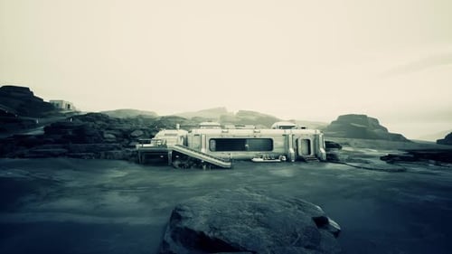 Weißes Raumschiff auf Rocky Cliff