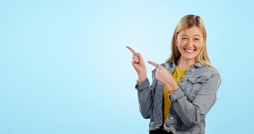 Glückliche Frau, Gesicht und Hinweis auf Werbung, Verkaufswahl und angebotene Angebote im Studio