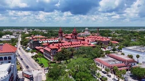 Vue prise par drone du Flagler College à St. Augustine, en Floride.