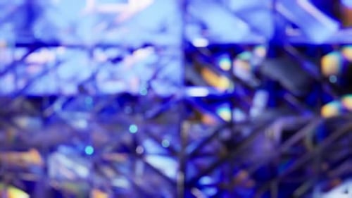 Une image floue d'un objet en verre bleu