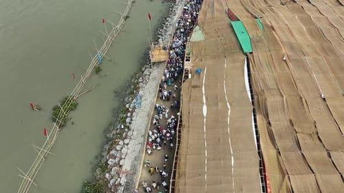 Vue aérienne de la troisième plus grande congrégation musulmane de Barisal, au Bangladesh.