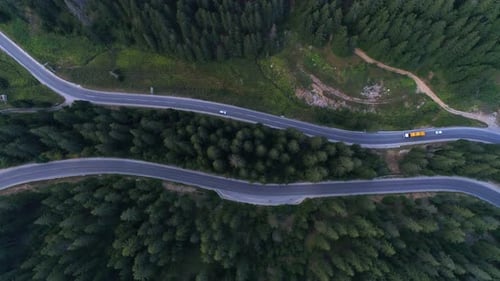 Straße durch den Berg