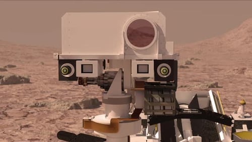 Der Mars-Rover setzt seine Ausrüstung vor dem Hintergrund einer echten Marslandschaft ein.