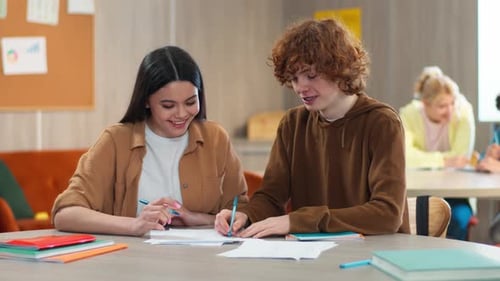 School Academy College Class Leçon Couple Friends Fille Caucasienne Femme Écolière Garçon Homme