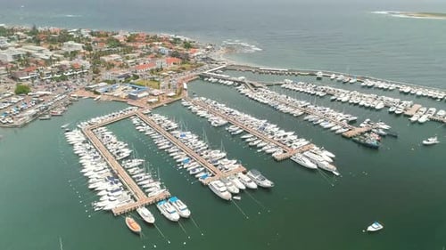 Vue aérienne du port de Punta del Este avec des yachts, Maldonado, Uruguay.