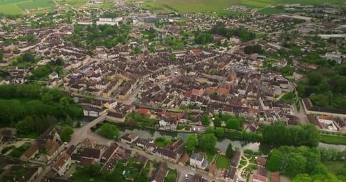 Chablis est une ville et une commune du département de l'Yonne, en région Franche-Comté, en Bourgogne.