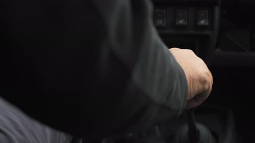 Velocidade de mudança do motorista na transmissão manual