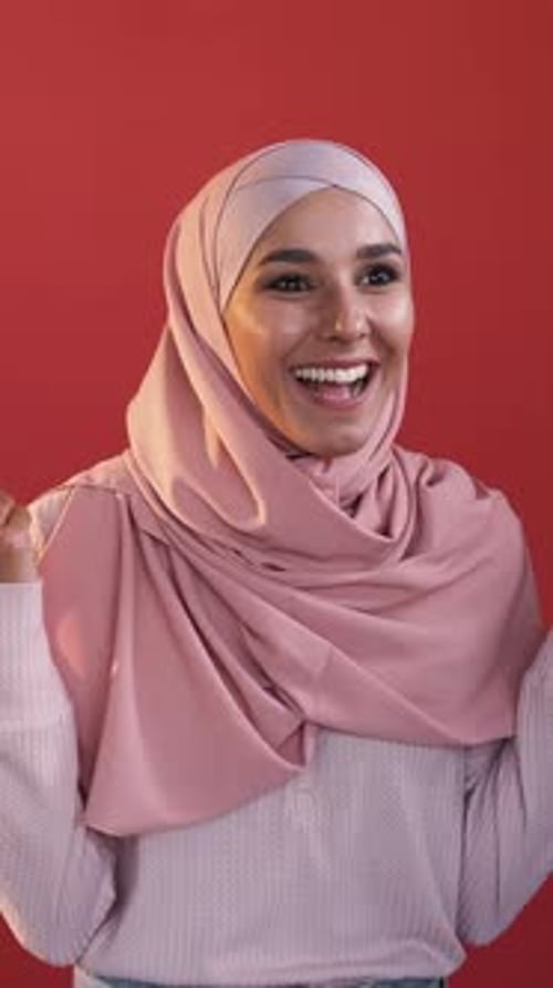 Vertical Wow Expression Shock Emotion Amazed Woman