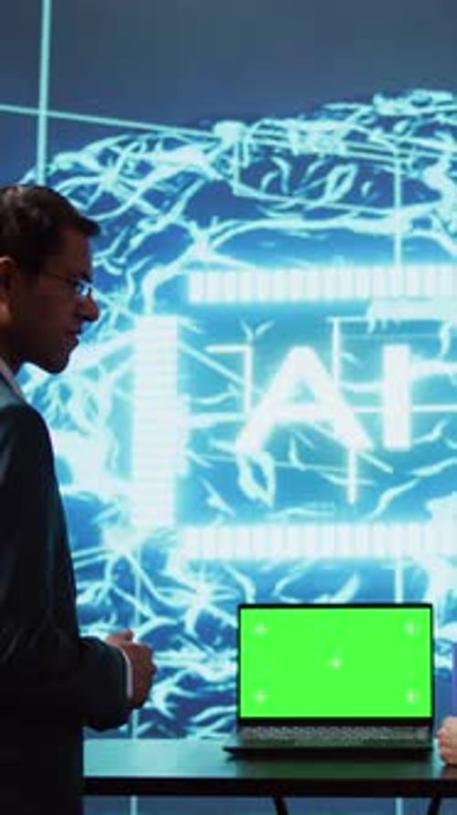 Mitarbeiter von Vertikal-Video-Startups brainstormen über Möglichkeiten zur Verwendung von KI