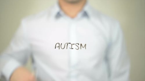 Autismus, Mann schreibt auf transparentem Bildschirm