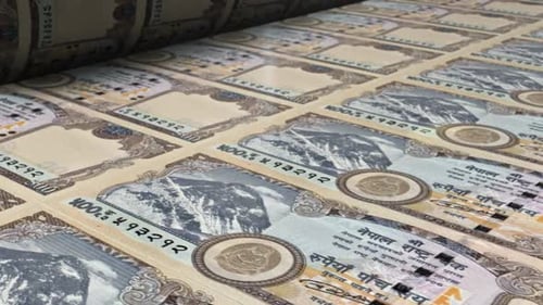 Billets de 500 roupies népalaises sur machine à imprimer