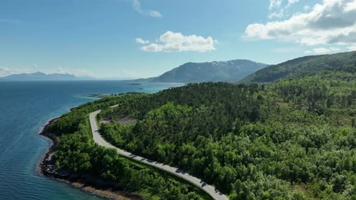 Luftaufnahme der schönen Küste Nordnorwegens