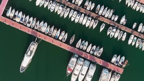 Zenithal view of boats in a marina