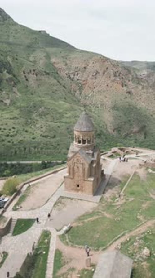 Complexe du monastère de Noravank par temps ensoleillé.
Arménie