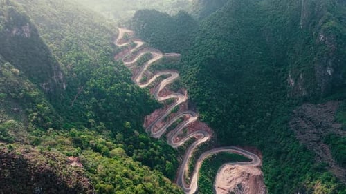 Khau Coc Cha Pass in Bao Lac, Cao Bang with winding road and stunning mountain views