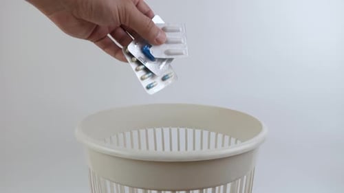 16. Expired medicines are thrown into the trash. Utilization of medicines.