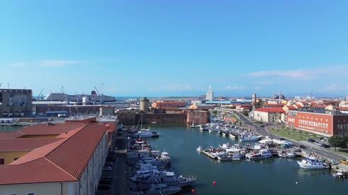 vue aérienne de Livourne, près de l'ancienne forteresse, château avec loisirs, navigation de plaisance, fort médiéval historique