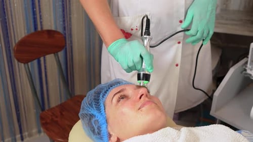 Hardware Ultrasound Cosmetic Procedure in Beauty Clinic Skin Rejuvenation Lifting Anti Age Therapy