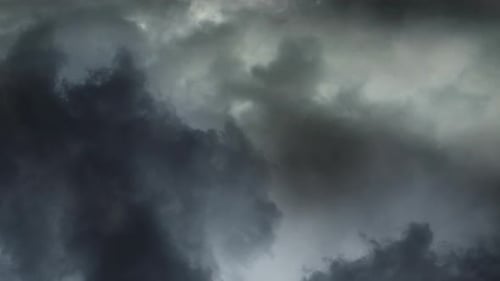 vierw of a thunderstorm flashed before a rainstorm in the sky