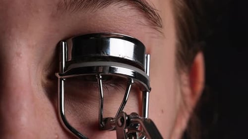 Makeup Tutorial Master Class Curling Eyelashes With Professional Device