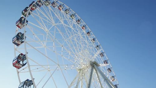 Large Ferris Wheel Rotating Under a Clear Blue Sky