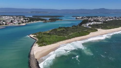 Wide Pullback of Windang Inlet and Open Ocean