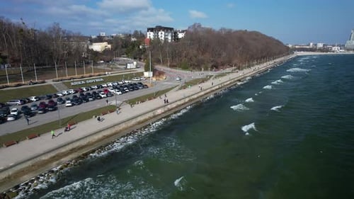 Drone filmé par drone lors de la course matinale de Gdynia