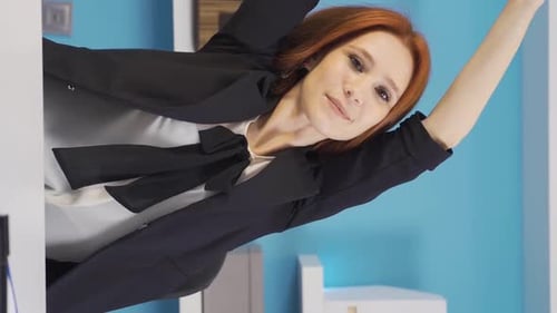 Vertical Video of Exercises that can be done in the office. Arm exercises.