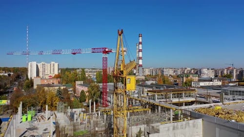 Obra en
construcción a vista de pájaro en una megaciudad. Grabación de vídeo con Zumbido.