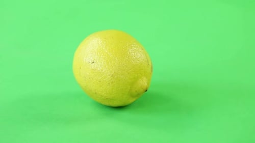 citron allumant un écran vert