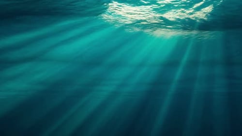 Unterwasser-Sonnenstrahlen, Lichtstrahlen durch die Bewegung der Meeresoberfläche