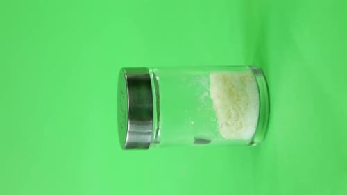 salt turning on green screen