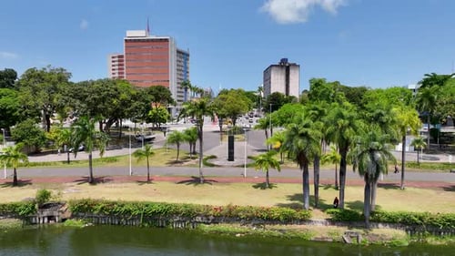 Paisagem urbana da famosa lagoa na cidade de João Pessoa, no nordeste do Brasil.