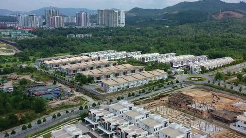 Des vues aériennes depuis le survol d'un Drone révèlent le projet Semanja Kajang, un exploit de quartier résidentiel