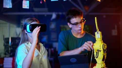 Students Control Robotics with VR Headset and Tablet