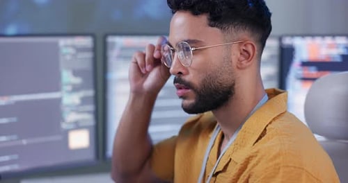 Mensch, Computer oder Schwerpunkt Codierung, IT oder Sicherheitsfrage, Web oder Panne in digitaler Software