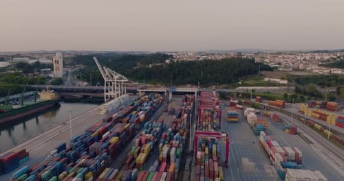 Luftaufnahme des Containerterminals Porto de Leixões, Portugal.