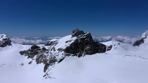 Estación de observación en la cima de una montaña - Jungfrau