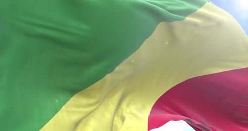 Cámara 4K ondeando y girando la bandera de la República del Congo