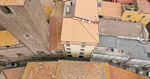 Viterbe a dévoilé des regards aériens sur les paysages urbains anciens et historiques de la Méditerranée