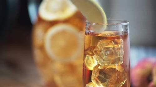 Refreshing Iced Tea with Peach and Mint